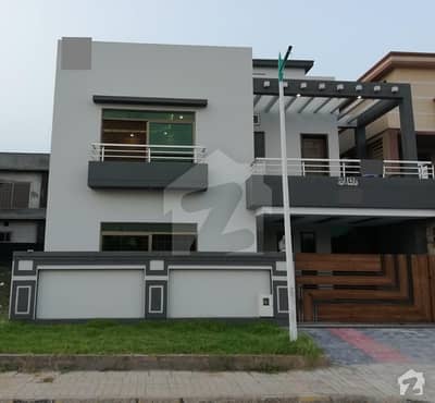 10 Marla Beautiful House For Sale 10 Marla Beautiful House For Sale