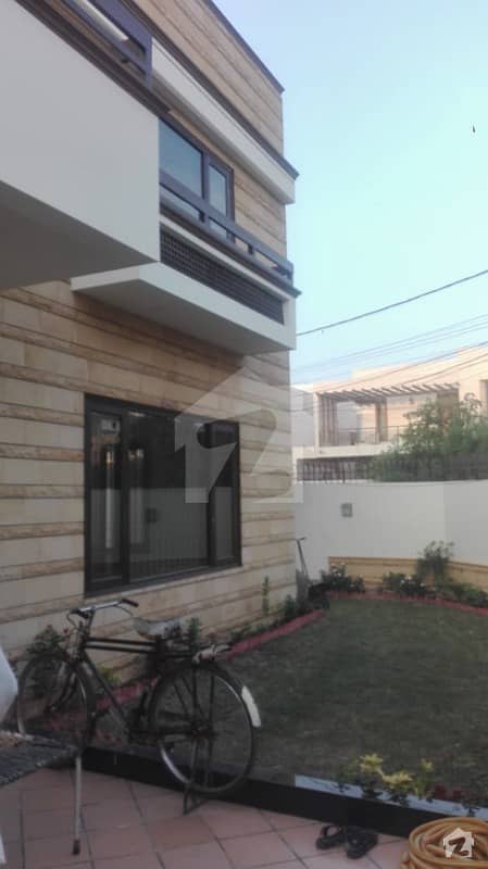 ڈی ایچ اے فیز 7 ڈی ایچ اے کراچی میں 5 کمروں کا 1 کنال مکان 9.75 کروڑ میں برائے فروخت۔