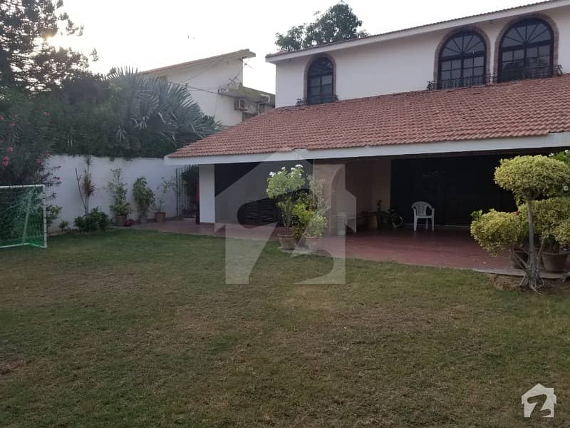 Chance Deal 1000 Yards Beautiful Maintained Bungalow Khybana Mujahid Dha Phase 5 Karachi