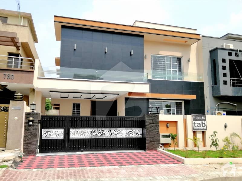 Stylish 11 Marla House For Sale In Bahria Town Stylish 11 Marla House For Sale In Bahria Town
