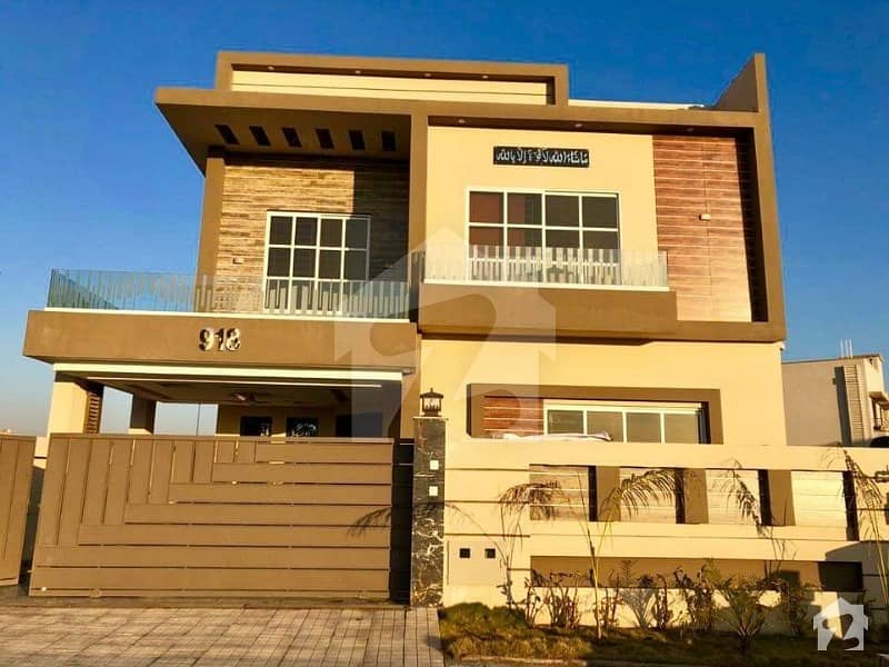 1 Kanal Luxurious House Available For Rent On Top Location Of PIA Housing Society Lahore