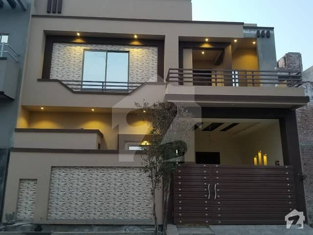 لوئر کینال روڈ فیصل آباد میں 3 کمروں کا 4 مرلہ مکان 90 لاکھ میں برائے فروخت۔