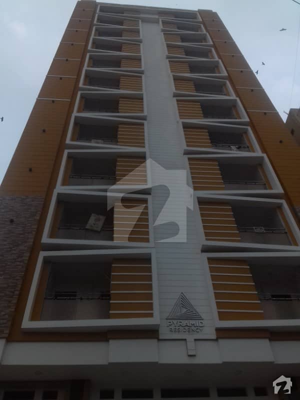 کلفٹن کراچی میں 3 کمروں کا 6 مرلہ فلیٹ 2.25 کروڑ میں برائے فروخت۔