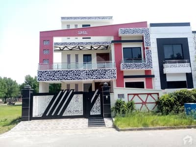 Here Is A Good Opportunity To Live In A Well Built House Here Is A Good Opportunity To Live In A Well Built House