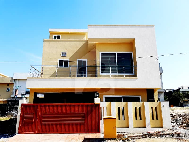 Luxurious Bungalow Available For Sale
