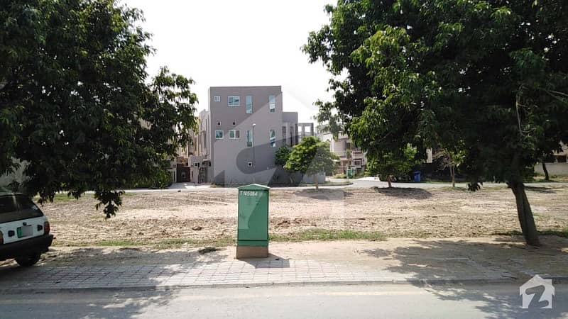 بحریہ ٹاؤن ۔ بلاک اے اے بحریہ ٹاؤن سیکٹرڈی بحریہ ٹاؤن لاہور میں 5 مرلہ کمرشل پلاٹ 2.55 کروڑ میں برائے فروخت۔