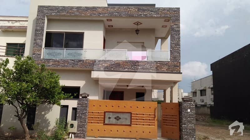 10 Marla Brand New Luxury House For Sale