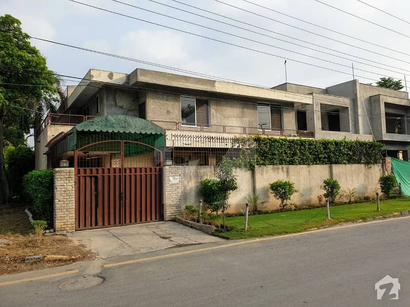 ماڈل ٹاؤن ۔ بلاک جی ماڈل ٹاؤن لاہور میں 3 کمروں کا 12 مرلہ مکان 3.9 کروڑ میں برائے فروخت۔
