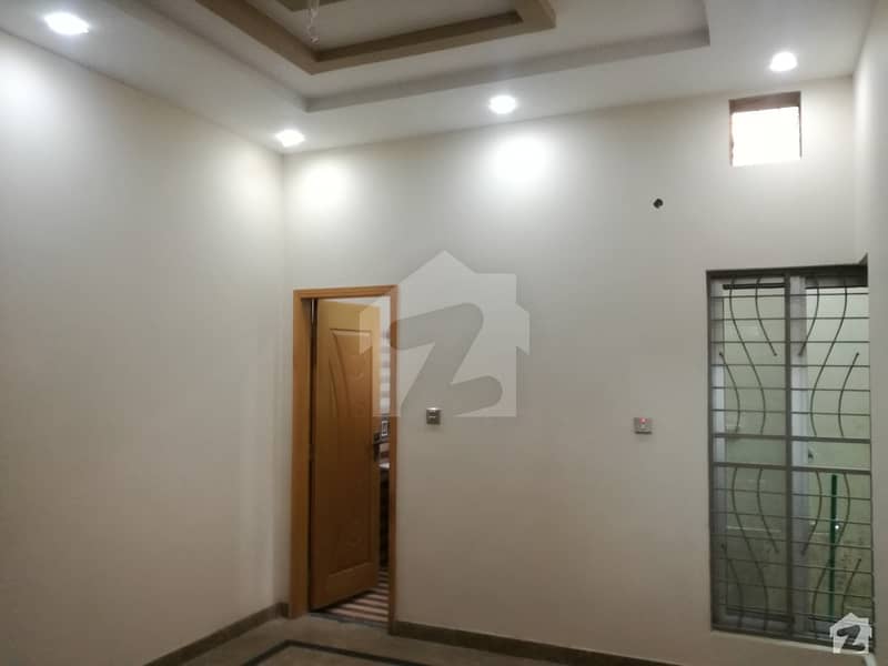 بحریہ آرچرڈ لاہور میں 5 کمروں کا 10 مرلہ مکان 62 ہزار میں کرایہ پر دستیاب ہے۔