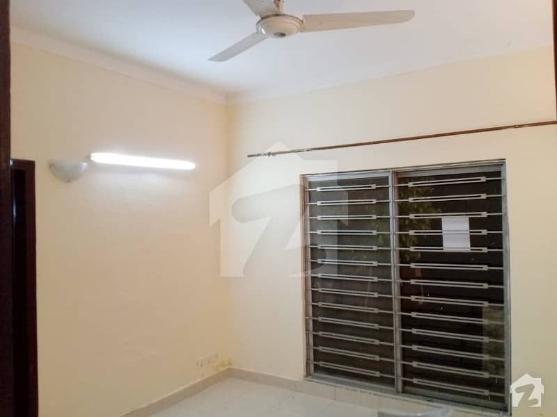 Neat And Clean Prime Location Apartment Is Available For Sale With Lift Gas