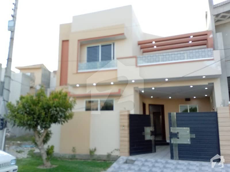 Park Facing 7 Marla Beautiful Double Storey House For Sale