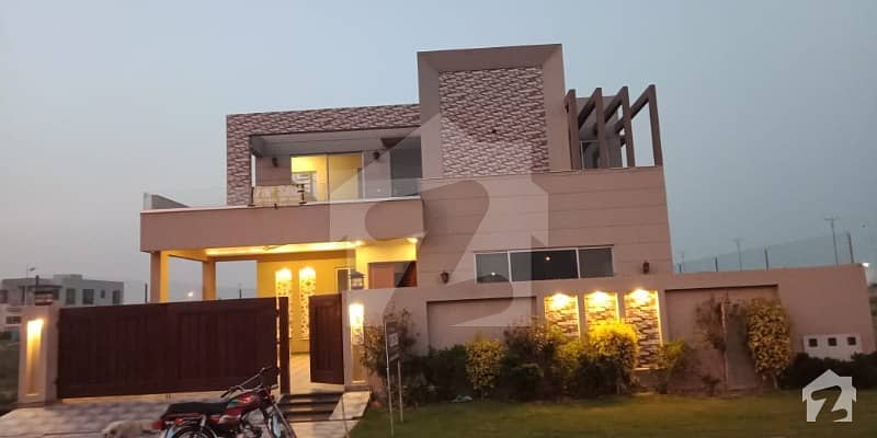 ڈی ایچ اے فیز 7 - بلاک یو فیز 7 ڈیفنس (ڈی ایچ اے) لاہور میں 5 کمروں کا 1 کنال مکان 4.6 کروڑ میں برائے فروخت۔