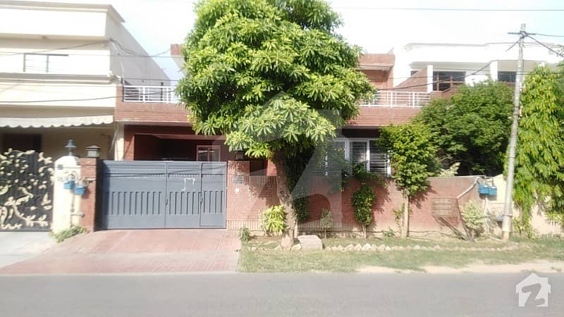10 Marla Full Renovated House Is Available For Sale In DHA Defence Phase 3 Block Z Lahore