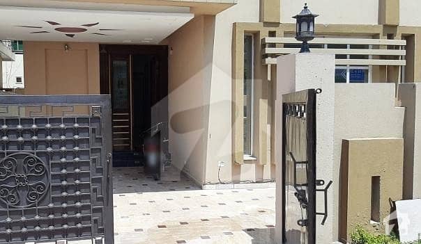 Bahria Town 10 Marla House For Rent
