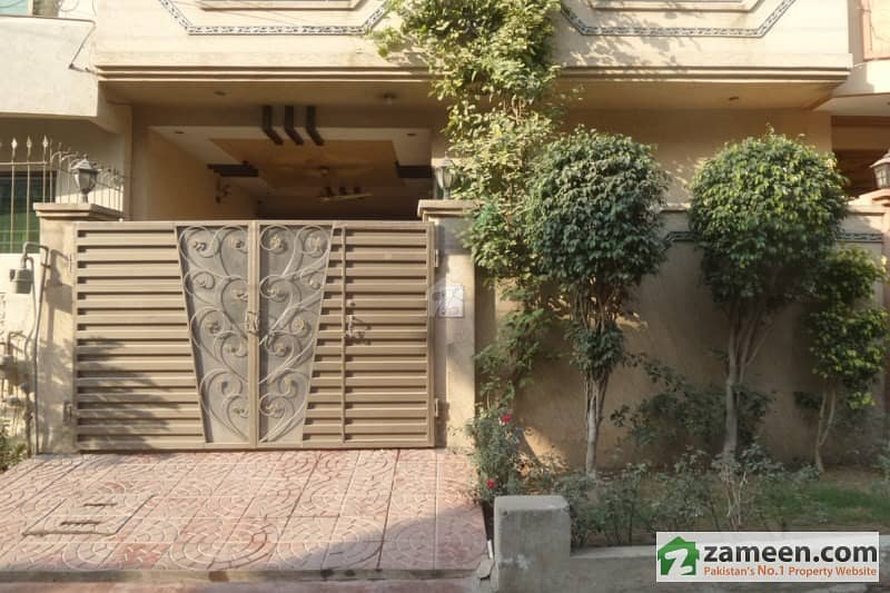 Good Location Double Storey House Near Emporium  Expo Centre For Sale In Johar Town Lahore