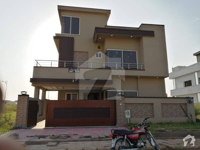 بحریہ ٹاؤن فیز 8 بحریہ ٹاؤن راولپنڈی راولپنڈی میں 5 کمروں کا 12 مرلہ مکان 2.35 کروڑ میں برائے فروخت۔