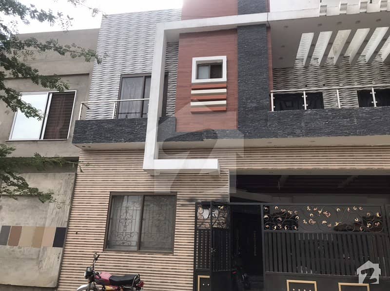 وحید برادر کالونی لاہور میں 5 کمروں کا 5 مرلہ مکان 1.4 کروڑ میں برائے فروخت۔
