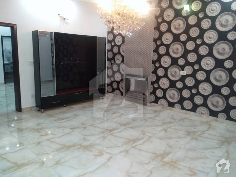 طارق گارڈنز ۔ بلاک بی طارق گارڈنز لاہور میں 5 کمروں کا 10 مرلہ مکان 2.3 کروڑ میں برائے فروخت۔