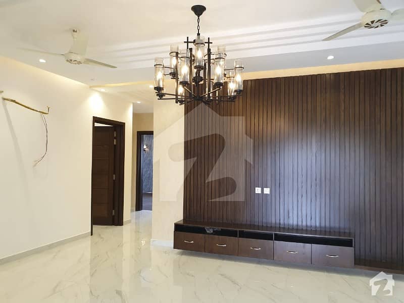 D H A Lahore 1 Kanal Brand New Mazhar Munir Design House With 100 Original Pics Available For Rent