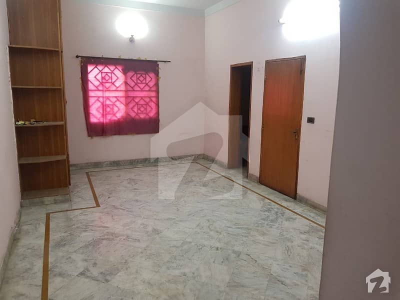 گلشنِِِ راوی ۔ بلاک ای گلشنِ راوی لاہور میں 8 کمروں کا 10 مرلہ مکان 1 لاکھ میں کرایہ پر دستیاب ہے۔