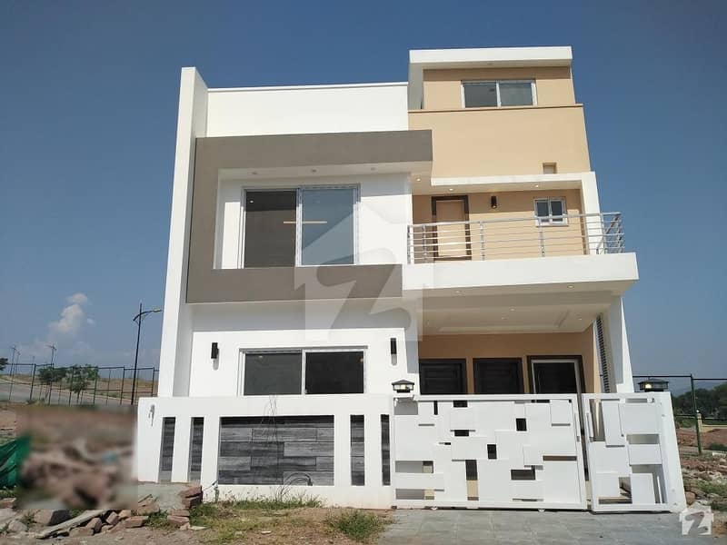 6 Marla 4 Bedrooms Beautiful House Is Available At Good Location