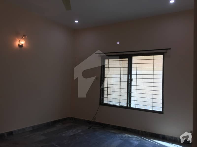 10 Marla Upper Portion For Rent In Gulberg 3 Block A-3 Facing Park