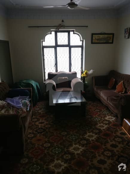 طارق کالونی لاہور میں 9 کمروں کا 5 مرلہ مکان 1.2 کروڑ میں برائے فروخت۔