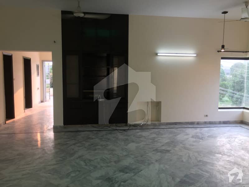 10 Marla Lower Portion For Rent In Gulberg 3 Block A3 Facing Park
