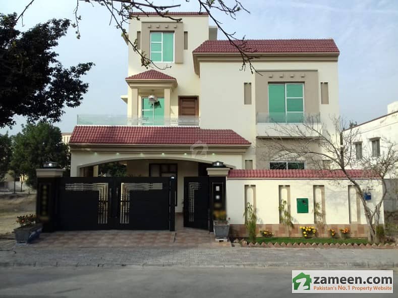 10 Marla Facing Park House For Sale In Bahria Town Lahore