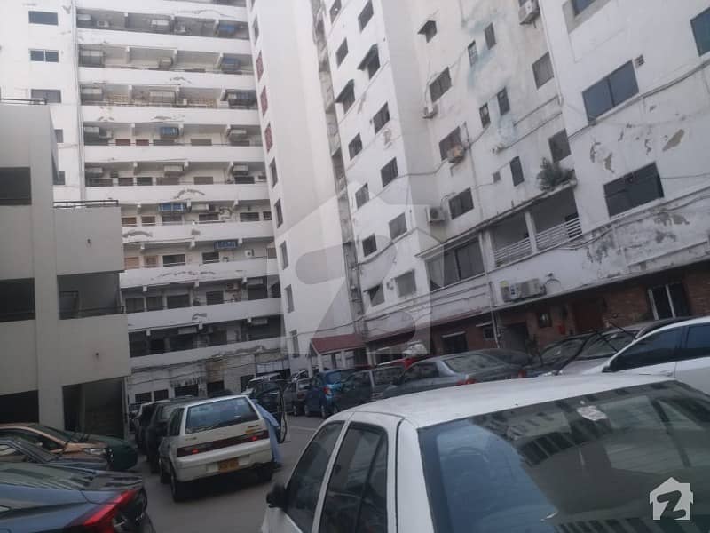 کلفٹن ۔ بلاک 2 کلفٹن کراچی میں 3 کمروں کا 7 مرلہ فلیٹ 1.55 کروڑ میں برائے فروخت۔