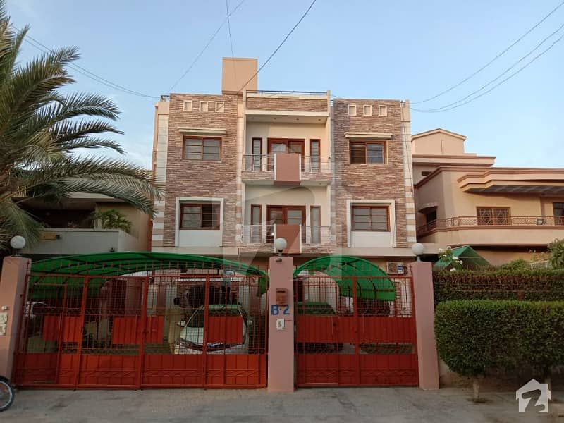 گلستان ظفر جمشید ٹاؤن کراچی میں 4 کمروں کا 11 مرلہ بالائی پورشن 4 کروڑ میں برائے فروخت۔