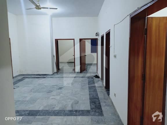 لالہ زار کالونی واہ میں 3 کمروں کا 10 مرلہ مکان 30 ہزار میں کرایہ پر دستیاب ہے۔
