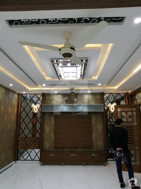 بحریہ ٹاؤن جاسمین بلاک بحریہ ٹاؤن سیکٹر سی بحریہ ٹاؤن لاہور میں 5 کمروں کا 10 مرلہ مکان 1.75 کروڑ میں برائے فروخت۔