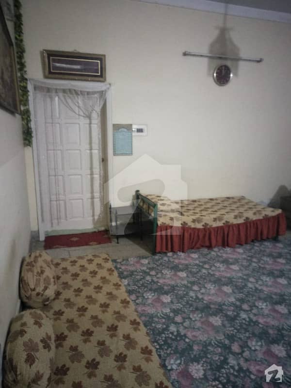 10 Marla  House available for sale in Hayatabad
