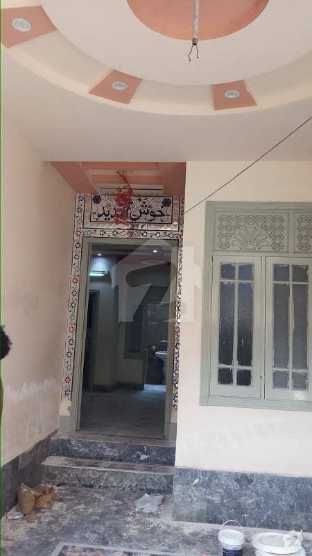نعمت کالونی نمبر 2 فیصل آباد میں 3 کمروں کا 5 مرلہ مکان 25 ہزار میں کرایہ پر دستیاب ہے۔