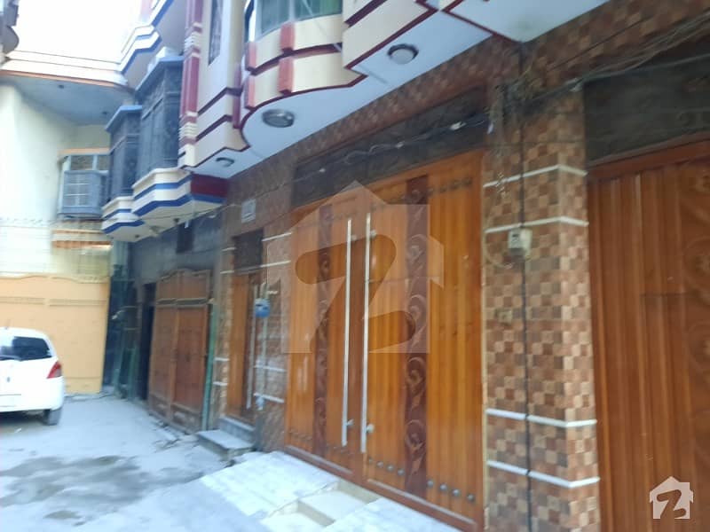 گُل بہار پشاور میں 5 کمروں کا 3 مرلہ مکان 1 کروڑ میں برائے فروخت۔