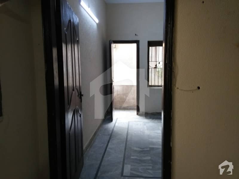 مصطفیٰ ٹاؤن لاہور میں 3 کمروں کا 6 مرلہ بالائی پورشن 23 ہزار میں کرایہ پر دستیاب ہے۔