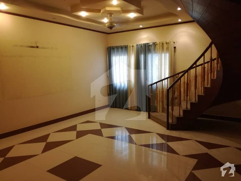 600 Yard 6 Bed West Open Well Maintained House On 60 Feet Wide Road In Vip Block 6 Gulshan E