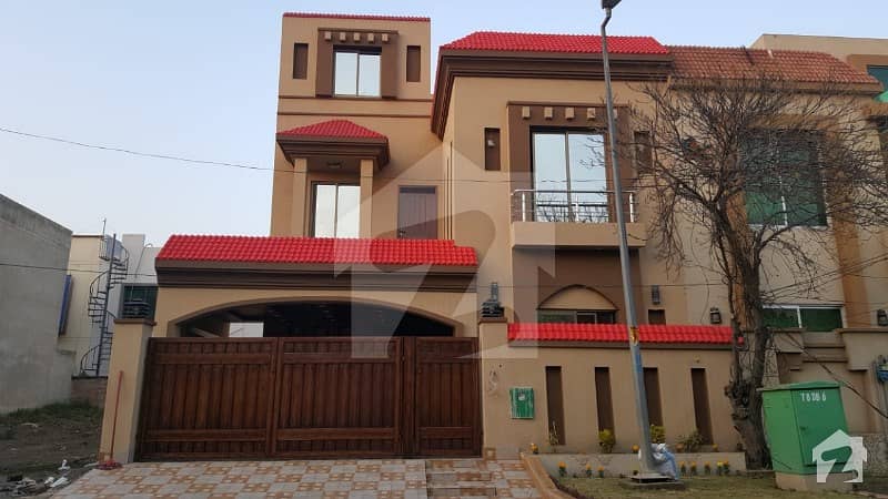 8 Marla  House For Sale In Umar Block Sector B Bahria Town Lahore