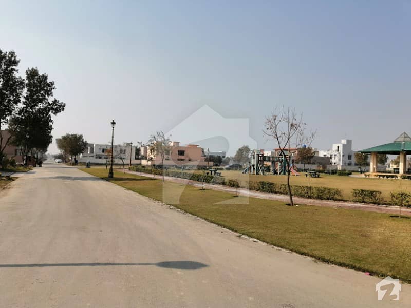 لیک سٹی ۔ سیکٹر ایم ۔ 4 لیک سٹی رائیونڈ روڈ لاہور میں 1 کنال رہائشی پلاٹ 1.39 کروڑ میں برائے فروخت۔