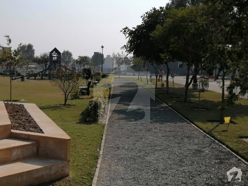 1 Kanal corner plot in Golf Estate 2 Executive Class in Lake City  Sector M  4