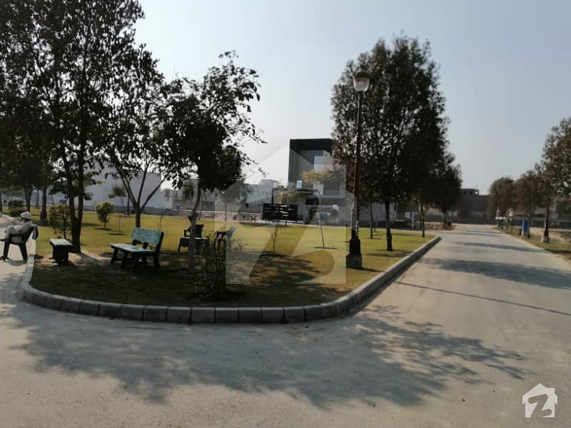 1 Kanal Plot On Excellent Location  In Lake City  Sector M3