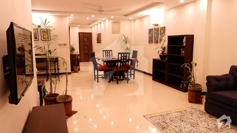 ڈپلومیٹک انکلیو اسلام آباد میں 2 کمروں کا 8 مرلہ فلیٹ 3.5 کروڑ میں برائے فروخت۔