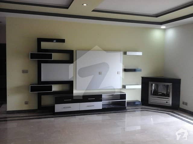 1 Kanal Upper Portion For Rent 3 Bed With Ac With Attached Bath Drawing Room Kitchen Terrace Car Parking For Rent