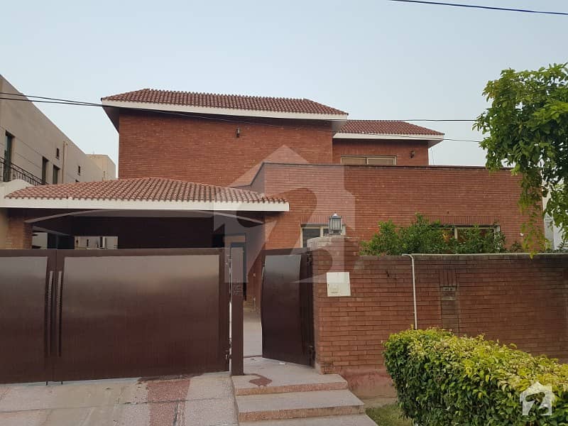 ڈی ایچ اے فیز 4 ڈیفنس (ڈی ایچ اے) لاہور میں 5 کمروں کا 1 کنال مکان 1.3 لاکھ میں کرایہ پر دستیاب ہے۔