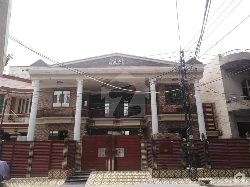 گلشنِِِ راوی ۔ بلاک اے گلشنِ راوی لاہور میں 5 کمروں کا 10 مرلہ مکان 3.25 کروڑ میں برائے فروخت۔