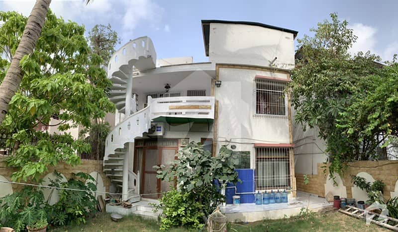 کلفٹن ۔ بلاک 8 کلفٹن کراچی میں 7 کمروں کا 16 مرلہ مکان 12 کروڑ میں برائے فروخت۔