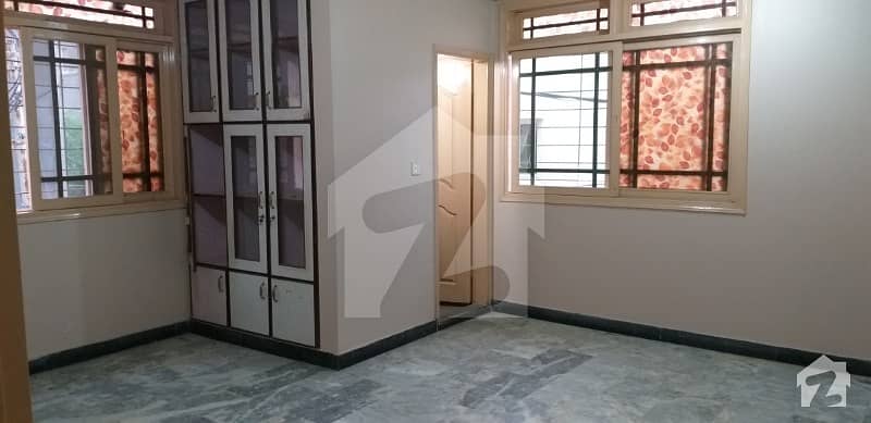 100 Square Yards Flat 1st Floor Available For Rent