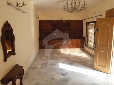 200 Sq Yard Samal Beautiful Triple Storey House For Rent In F10 Islamabad Real Pic  2 Beds With 3  Bath