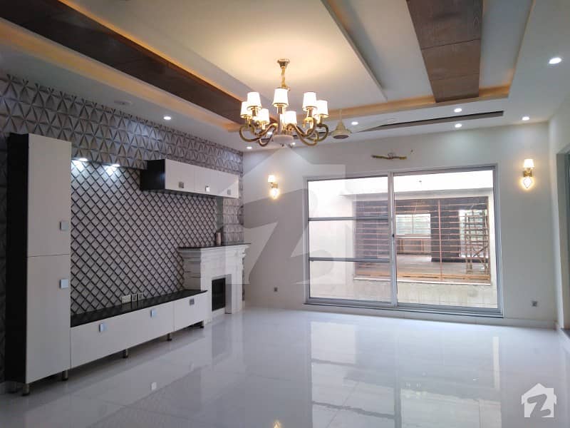 VIP LOCATION HOUSE AVAILABLE IN BAHRIA TOWN LAHORE